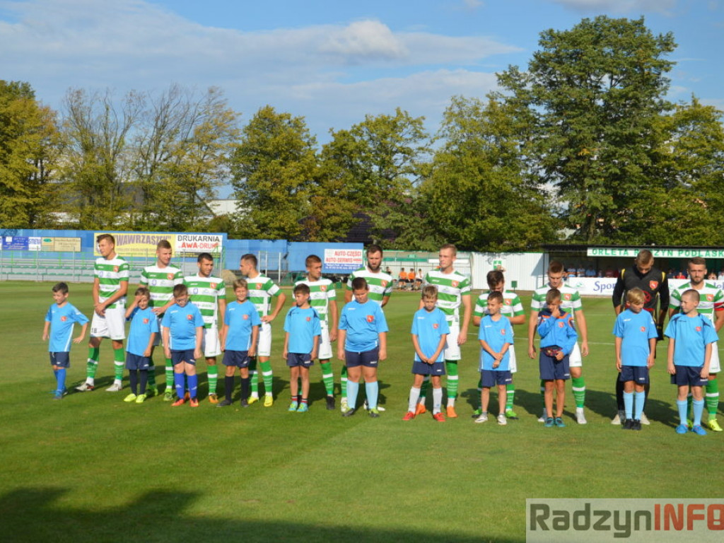 Bez hymnu, bez bramek