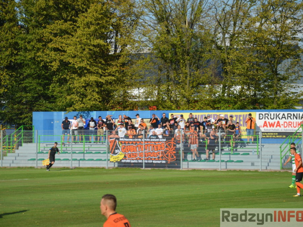 Bez hymnu, bez bramek