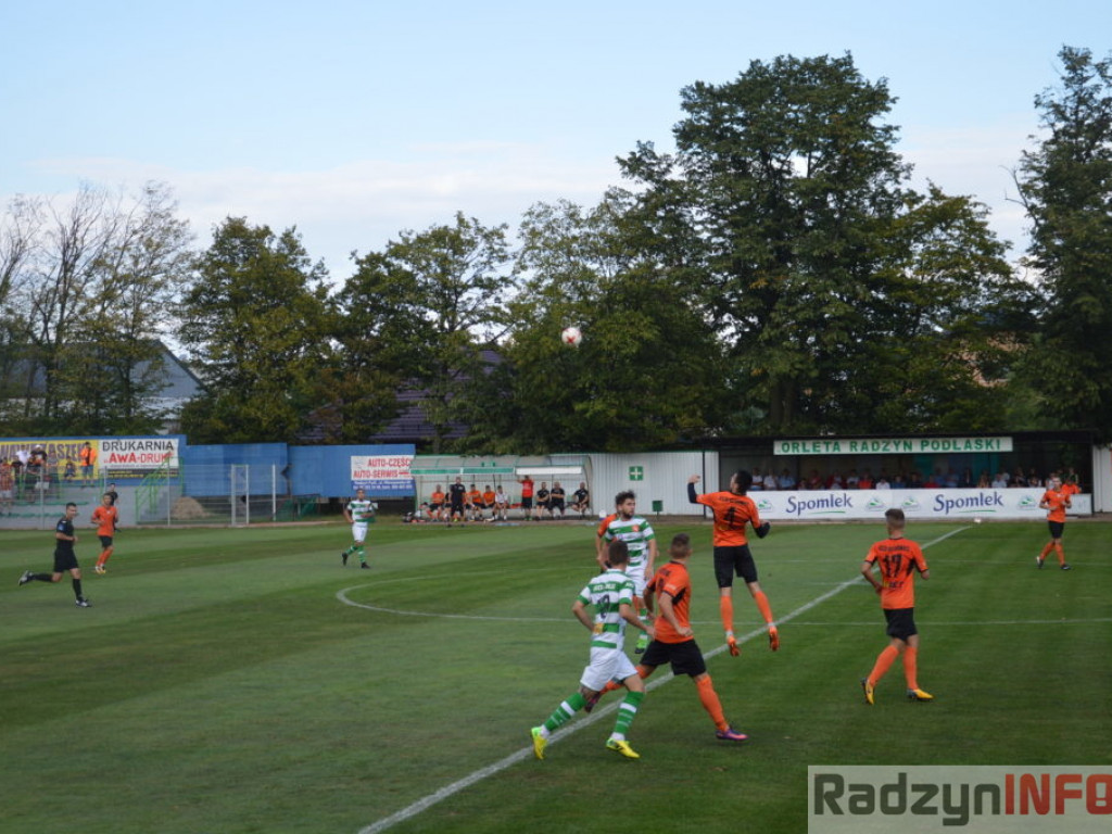 Bez hymnu, bez bramek