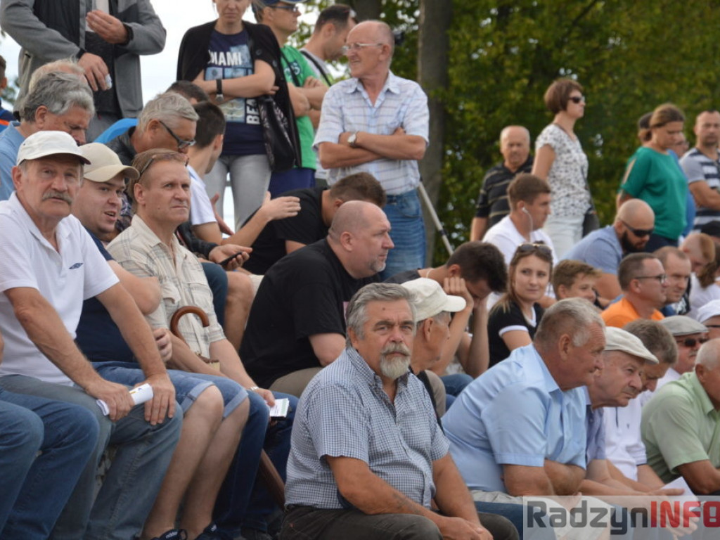 Bez hymnu, bez bramek