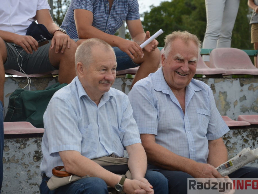 Bez hymnu, bez bramek