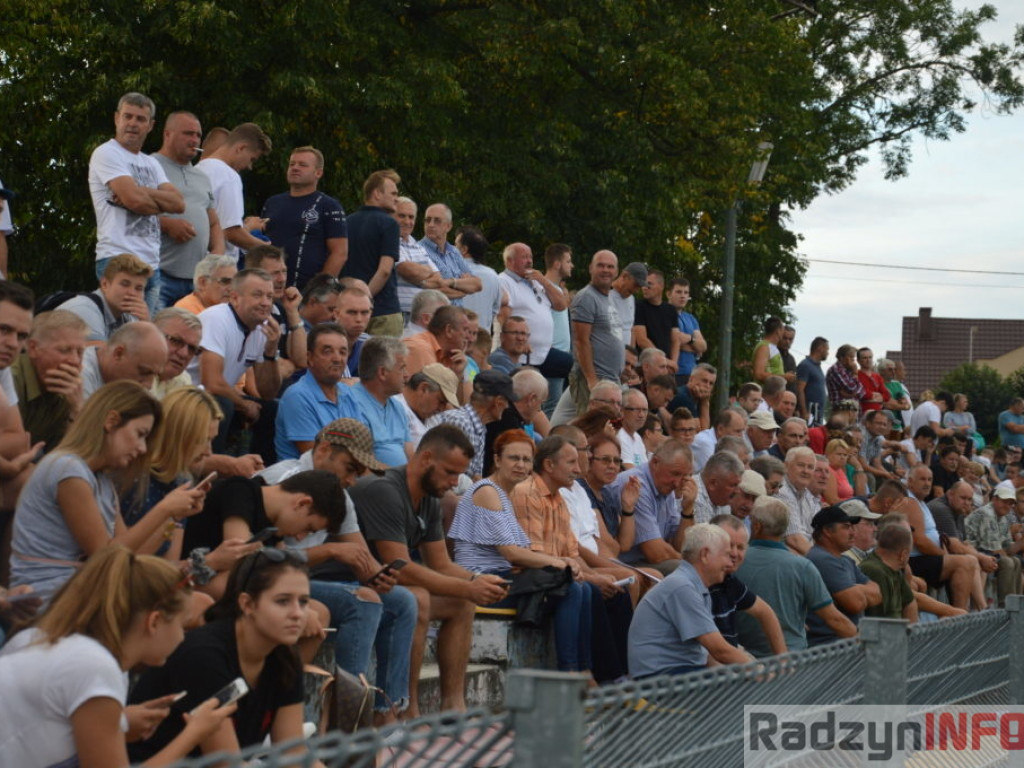 Bez hymnu, bez bramek