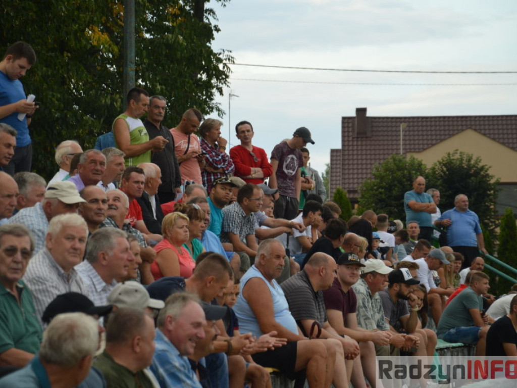 Bez hymnu, bez bramek