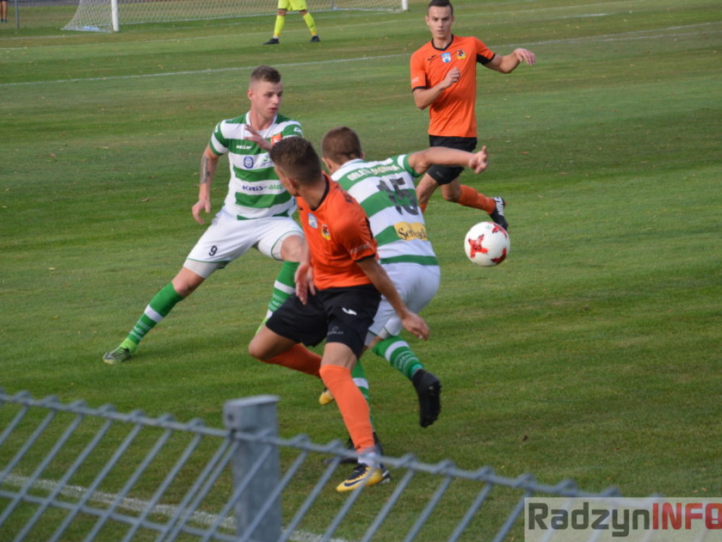 Bez hymnu, bez bramek