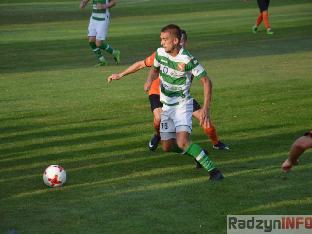 Bez hymnu, bez bramek