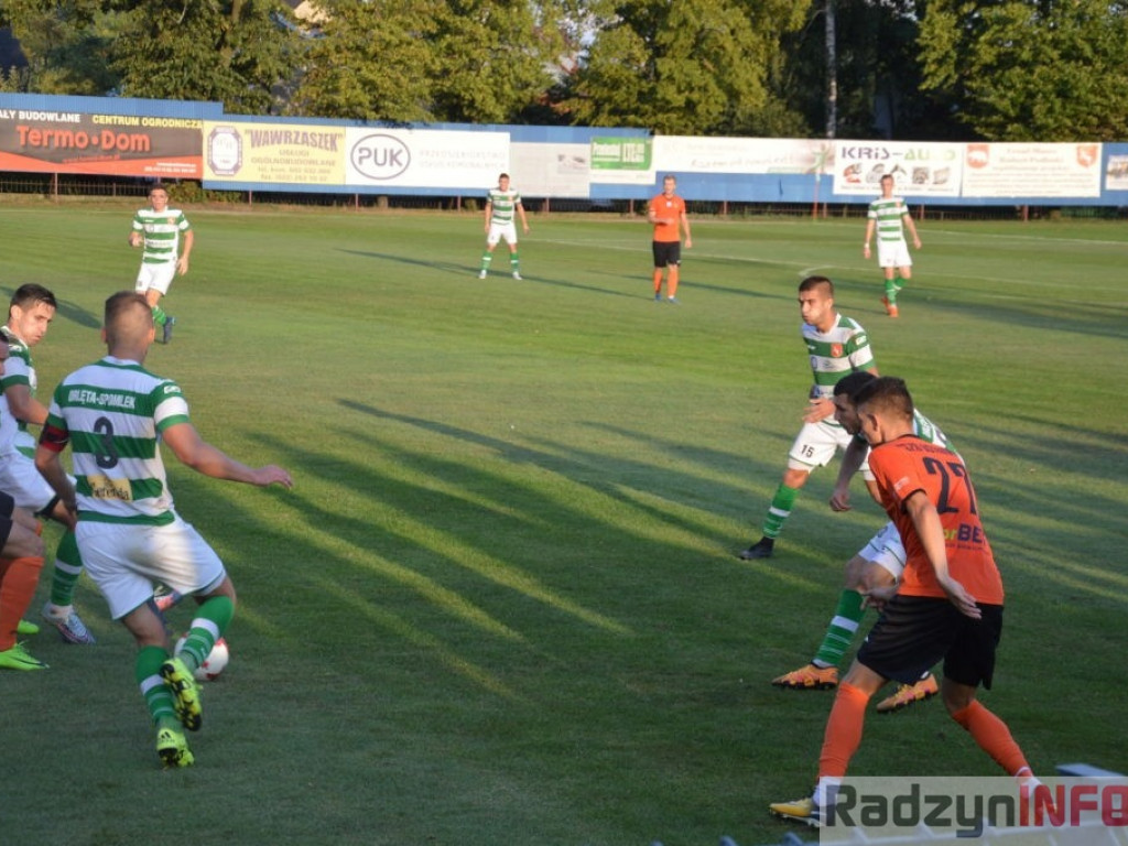 Bez hymnu, bez bramek