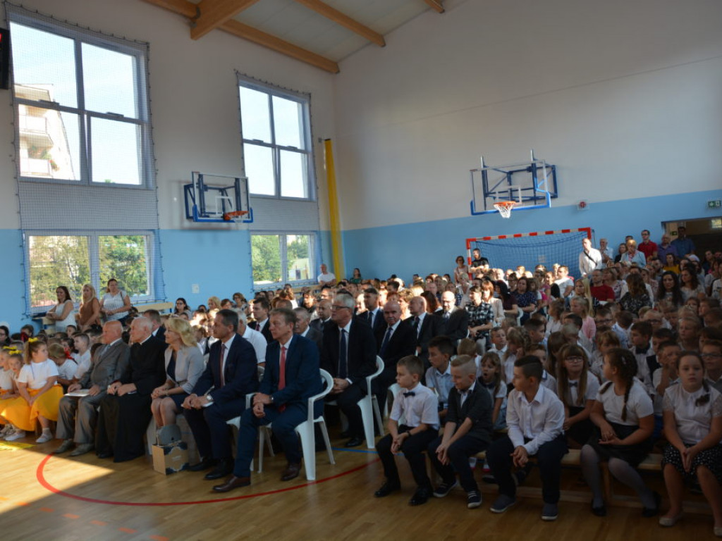 W nowy rok z nową halą - rozpoczęcie roku szkolnego w SP nr 2
