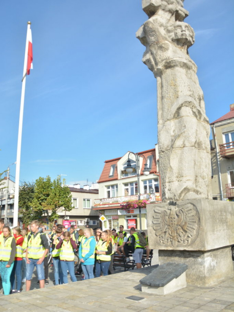 Wyruszył Młodzieżowy Rajd Rowerowy Szlakiem Miejsc Pamięci