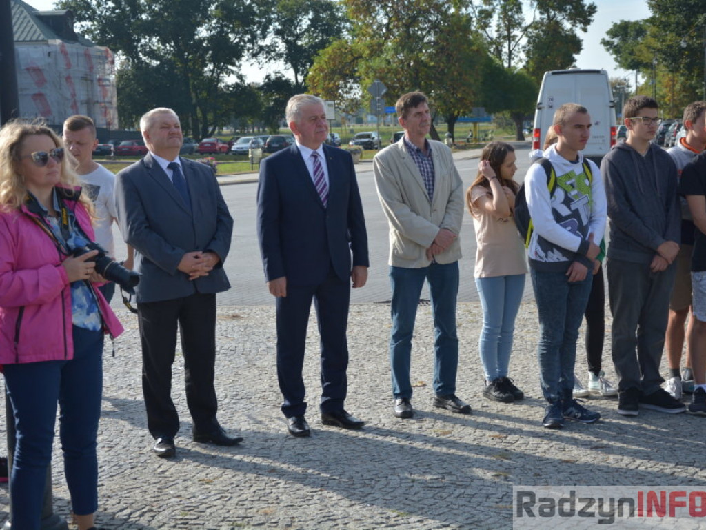 Wyruszył Młodzieżowy Rajd Rowerowy Szlakiem Miejsc Pamięci