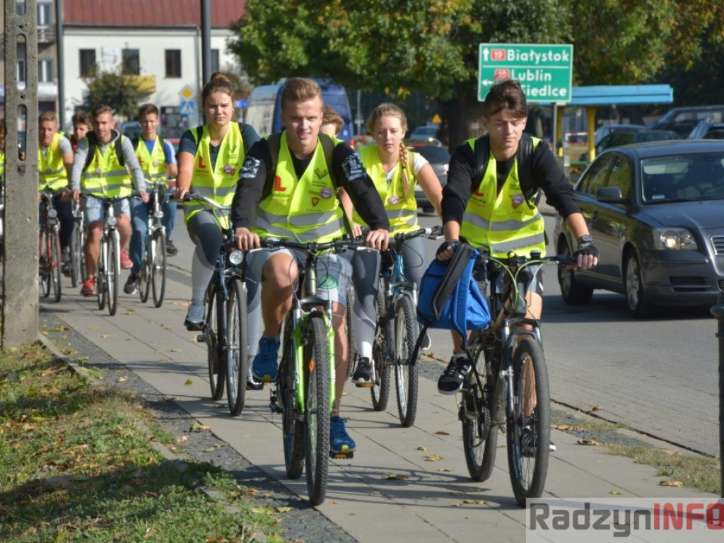 Wyruszył Młodzieżowy Rajd Rowerowy Szlakiem Miejsc Pamięci
