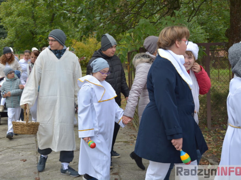 Życzliwe Anioły z SOSW przeszły ulicami miasta