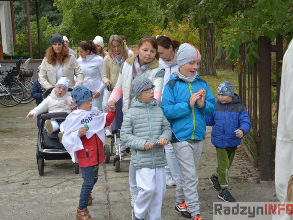 Życzliwe Anioły z SOSW przeszły ulicami miasta