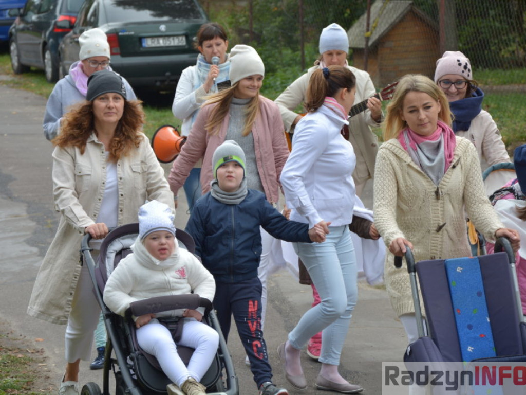 Życzliwe Anioły z SOSW przeszły ulicami miasta