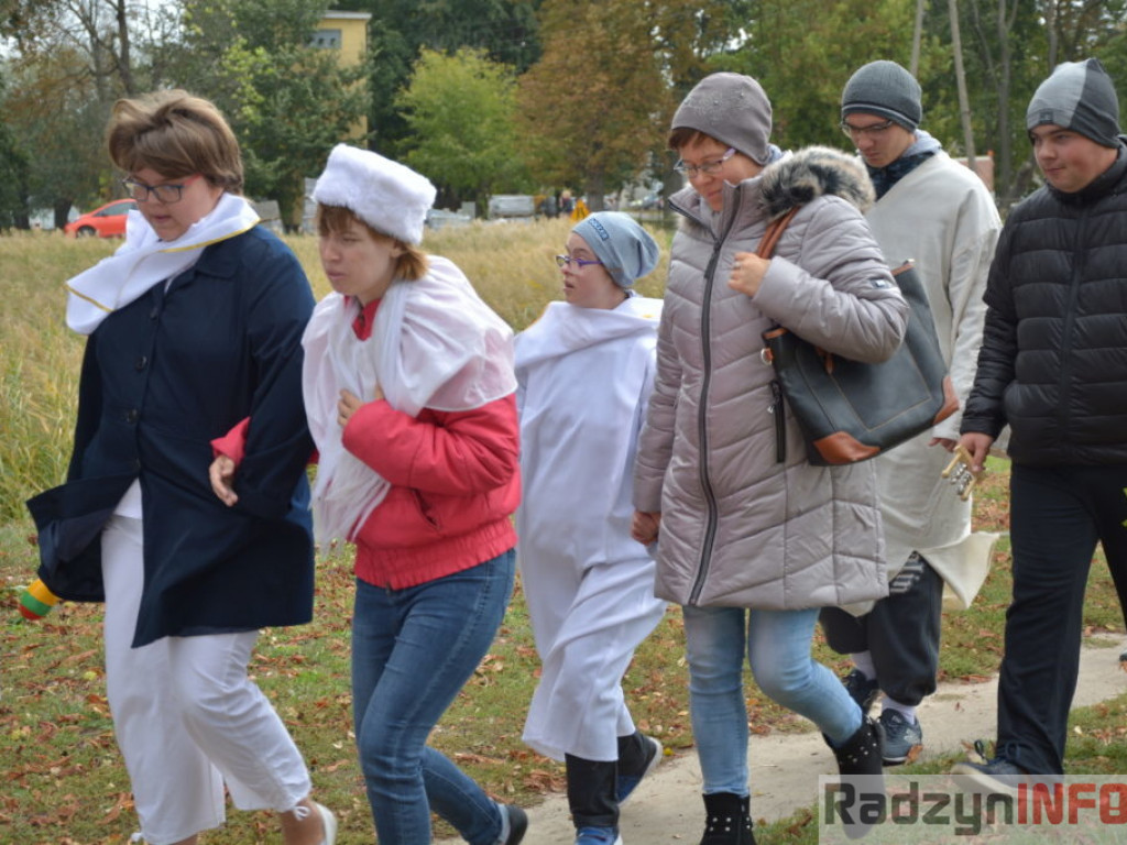 Życzliwe Anioły z SOSW przeszły ulicami miasta