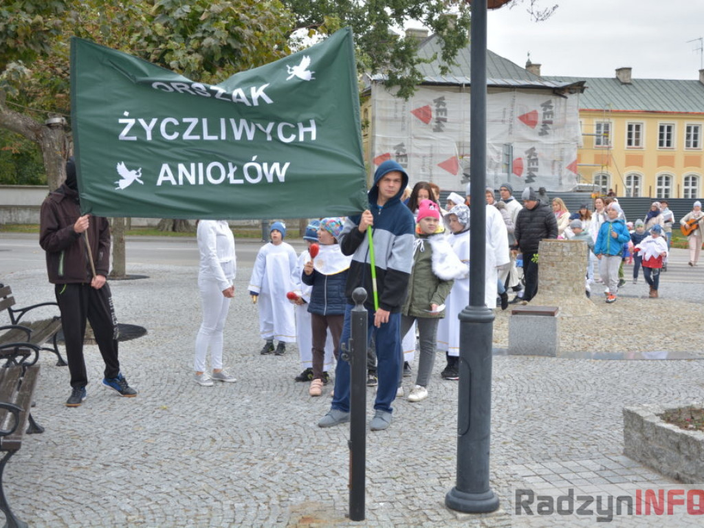 Życzliwe Anioły z SOSW przeszły ulicami miasta