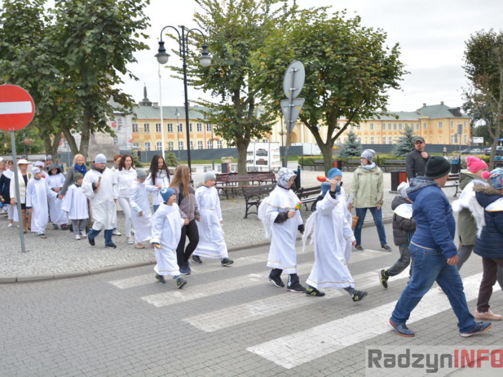 Życzliwe Anioły z SOSW przeszły ulicami miasta