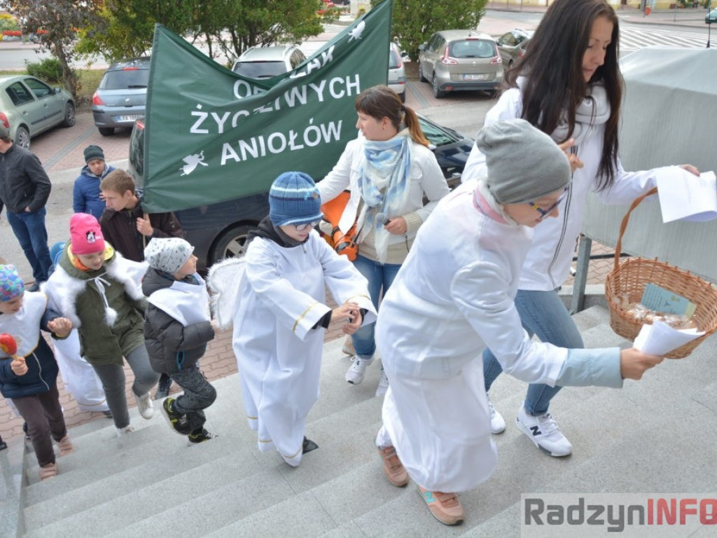 Życzliwe Anioły z SOSW przeszły ulicami miasta