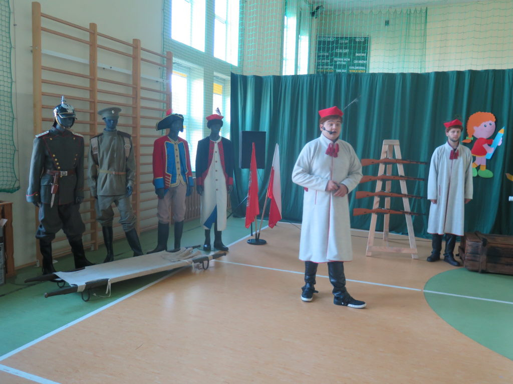 Historyczne klimaty w Szkole Podstawowej w Domaszewnicy