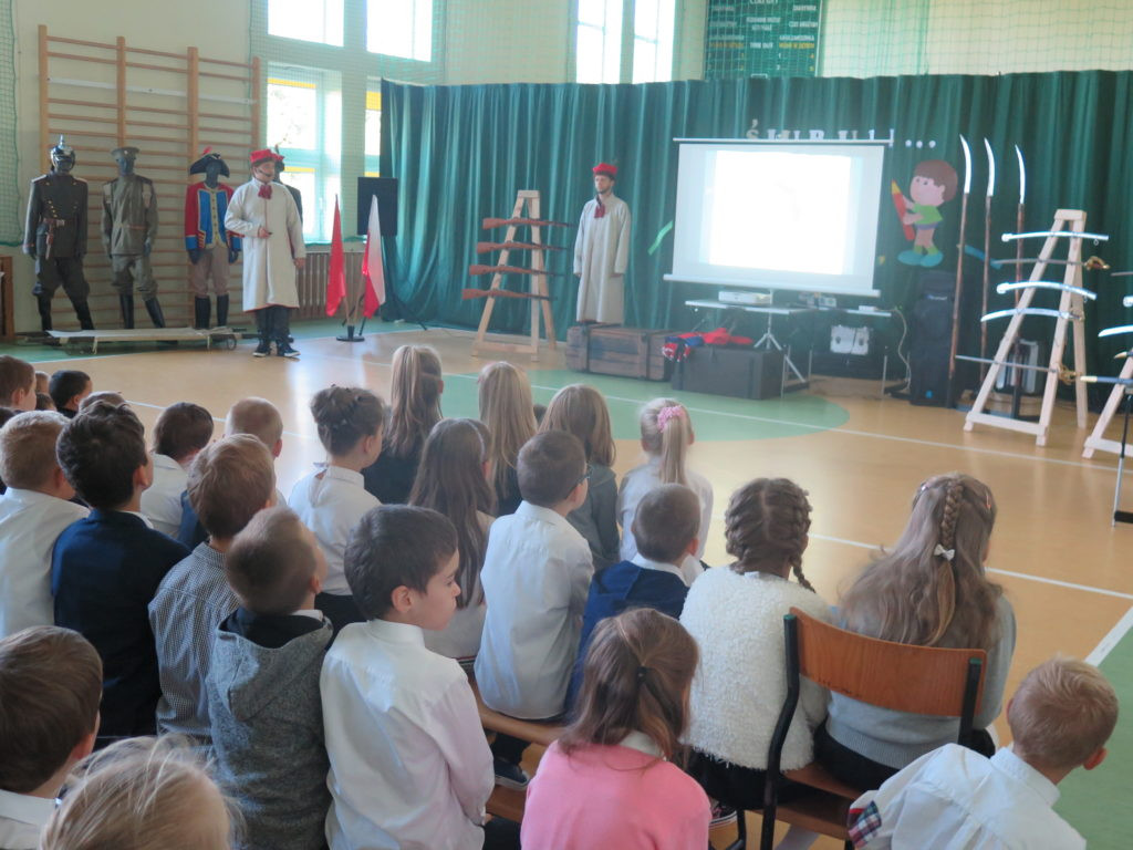 Historyczne klimaty w Szkole Podstawowej w Domaszewnicy