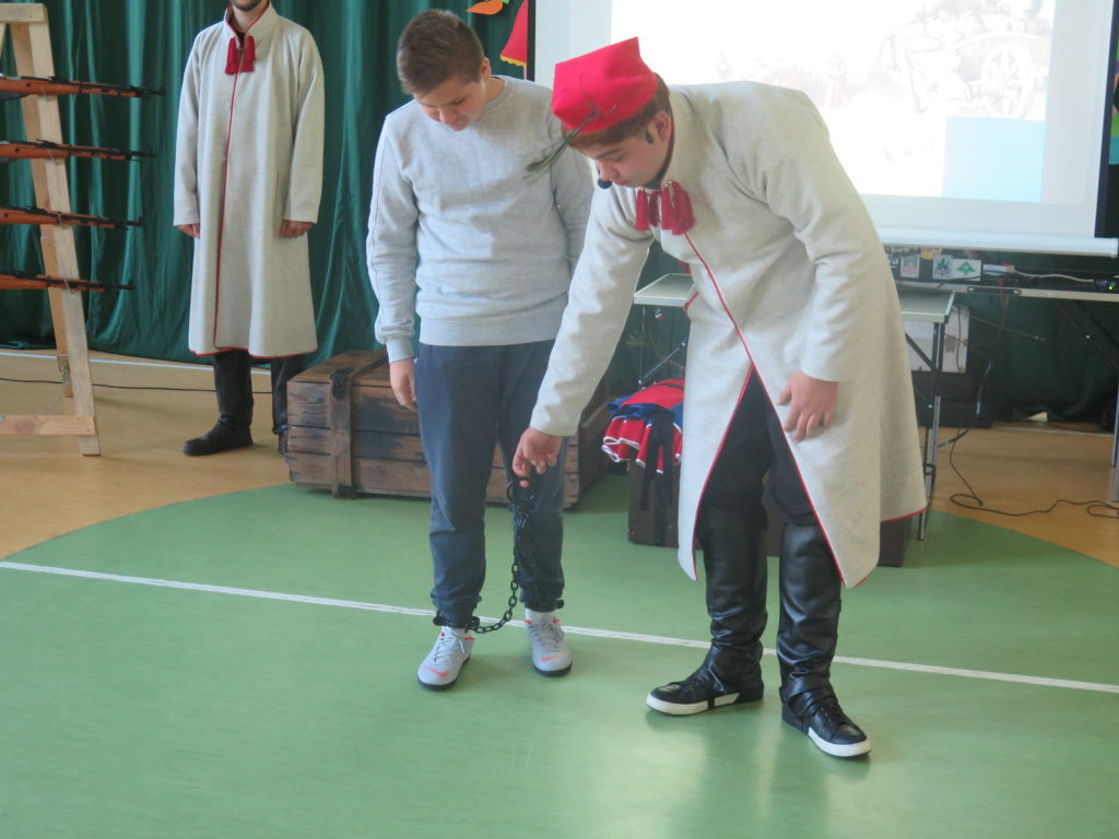 Historyczne klimaty w Szkole Podstawowej w Domaszewnicy