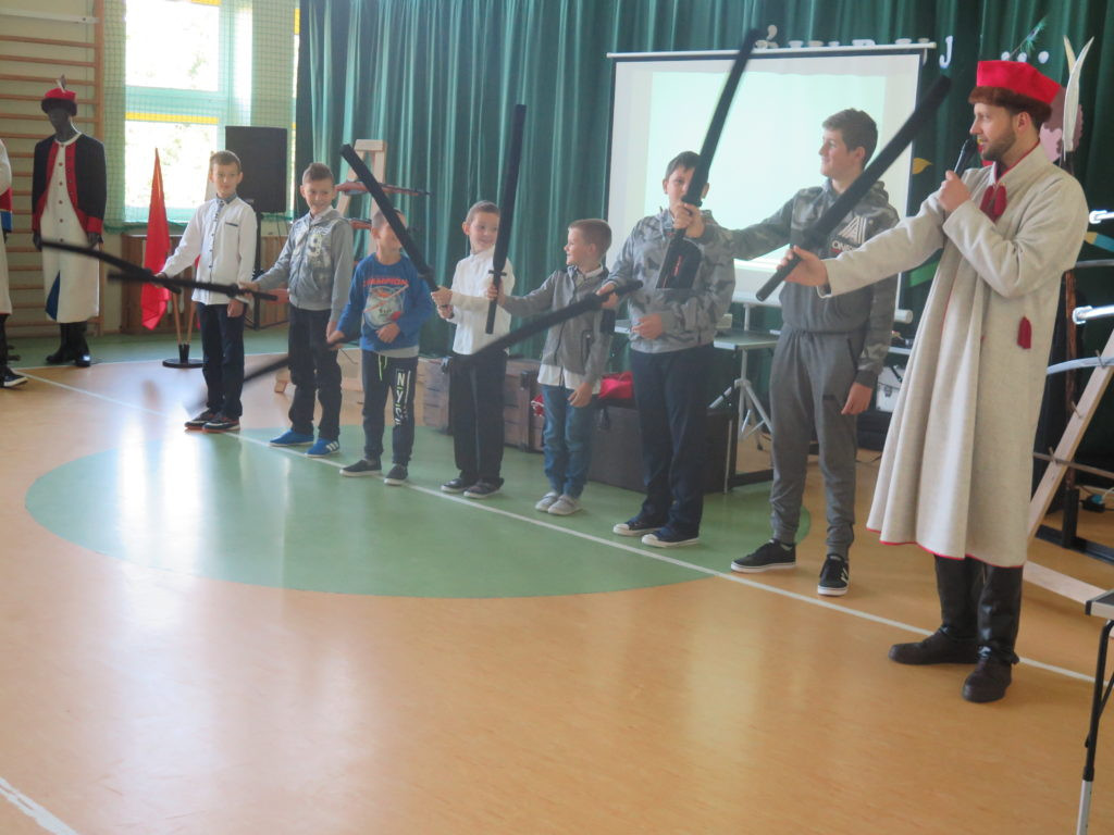 Historyczne klimaty w Szkole Podstawowej w Domaszewnicy