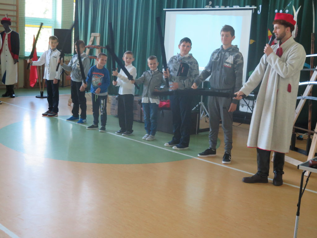 Historyczne klimaty w Szkole Podstawowej w Domaszewnicy