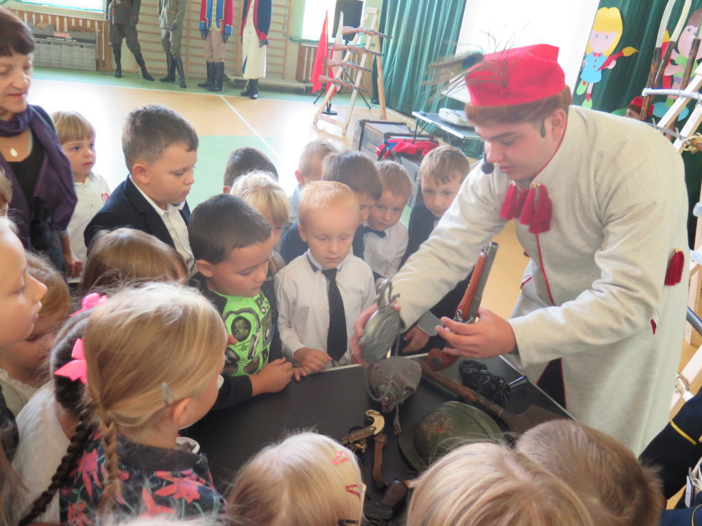 Historyczne klimaty w Szkole Podstawowej w Domaszewnicy