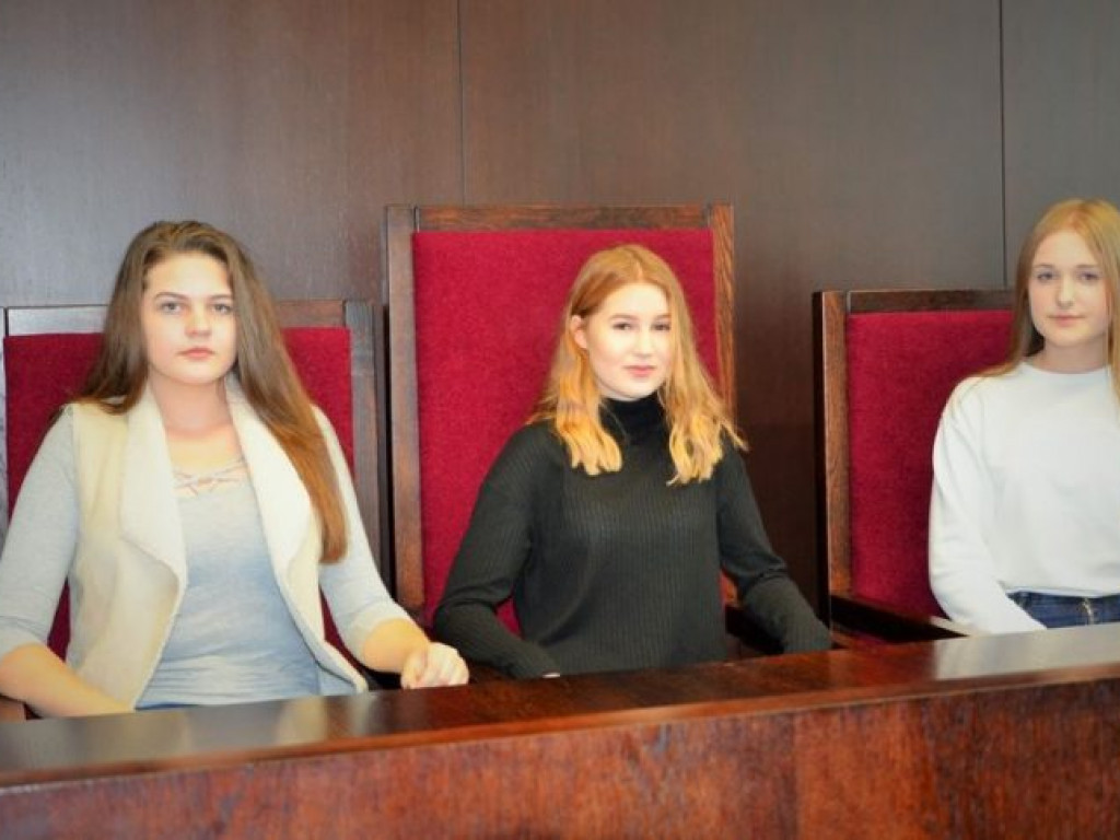 Uczniowie II LO w ZSP na zajęciach w Sądzie Rejonowym