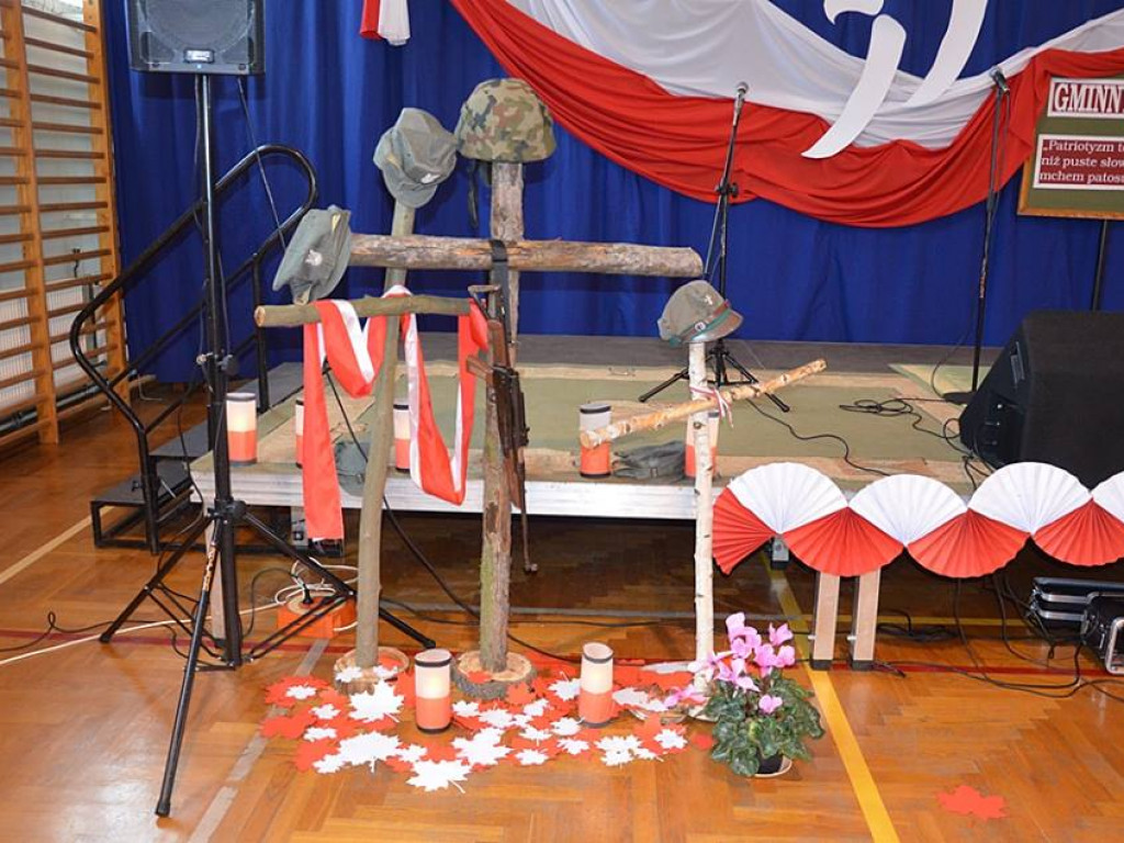 Koncert Pieśni Patriotycznych w Zespole Szkół w Białej