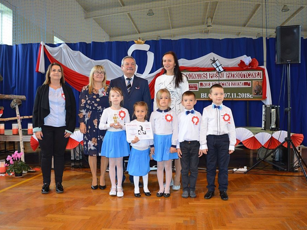 Koncert Pieśni Patriotycznych w Zespole Szkół w Białej
