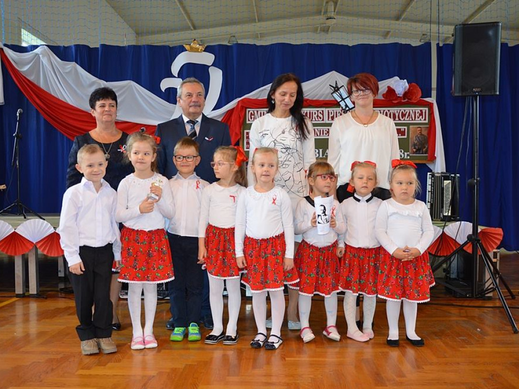 Koncert Pieśni Patriotycznych w Zespole Szkół w Białej