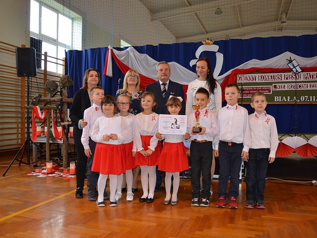 Koncert Pieśni Patriotycznych w Zespole Szkół w Białej