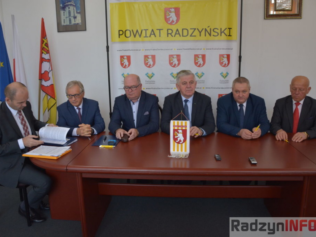 Podpisano umowy na termomodernizację budynków i zakup rezonansu