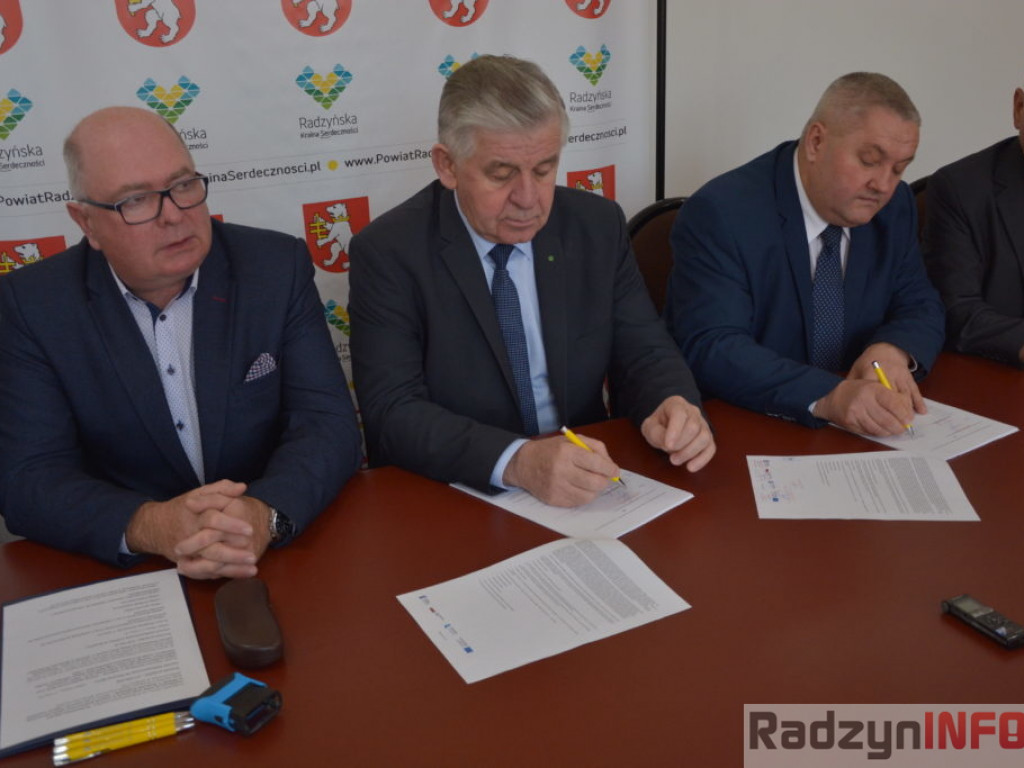 Podpisano umowy na termomodernizację budynków i zakup rezonansu