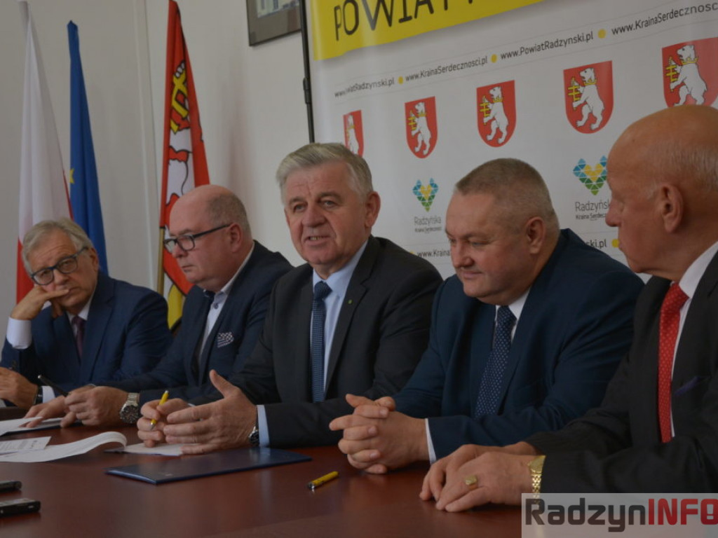Podpisano umowy na termomodernizację budynków i zakup rezonansu