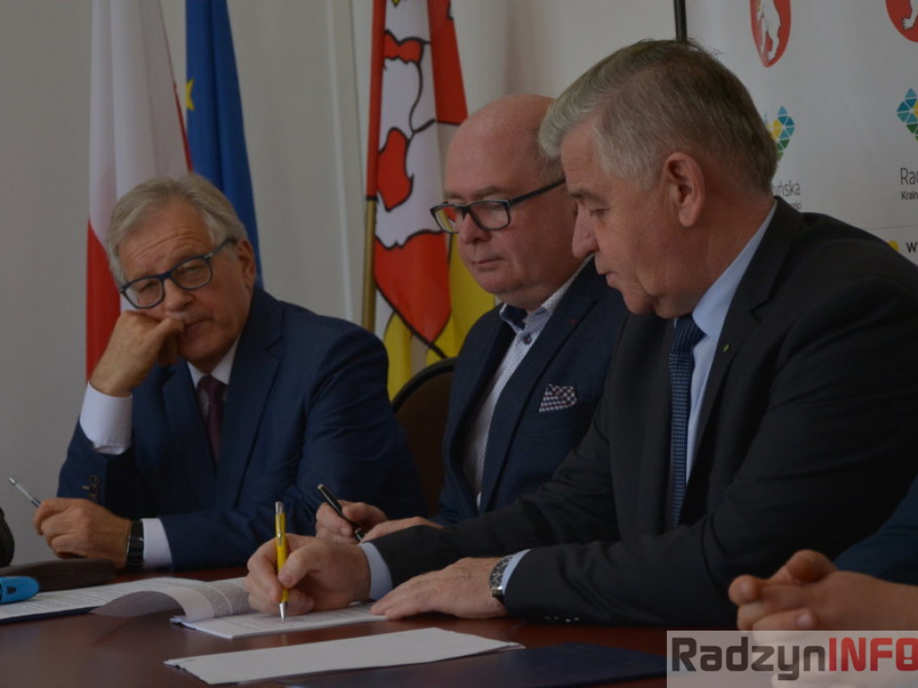 Podpisano umowy na termomodernizację budynków i zakup rezonansu