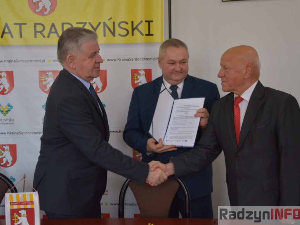 Podpisano umowy na termomodernizację budynków i zakup rezonansu