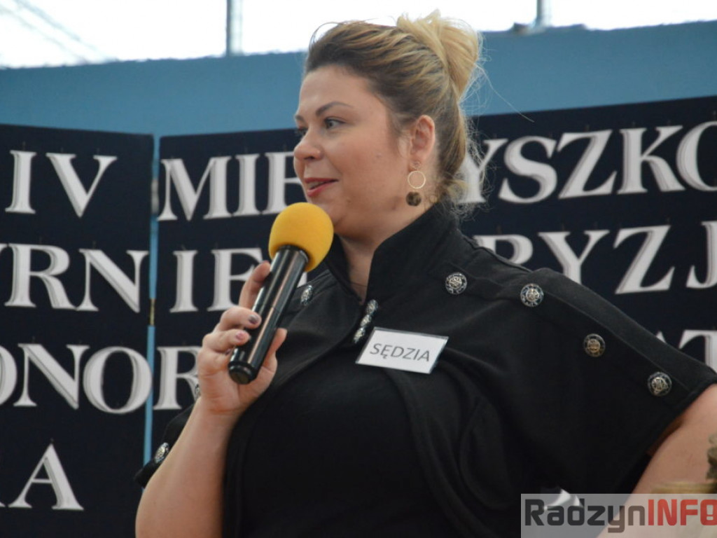 Pokaz sztuki fryzjerskiej w obiektywie
