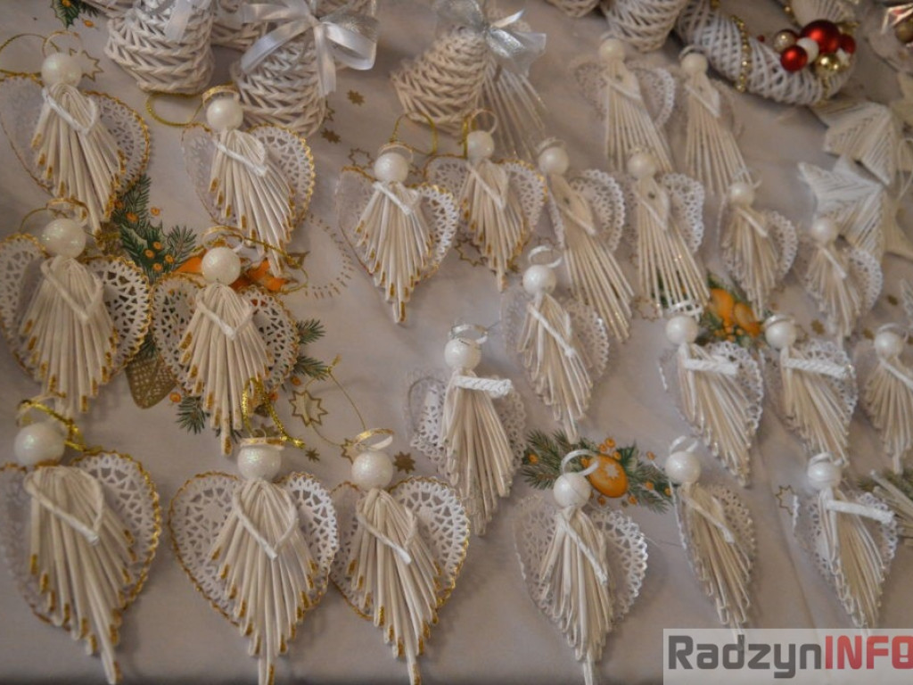 Świąteczny kiermasz rękodzieła w pałacowych wnętrzach