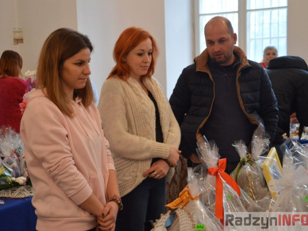 Świąteczny kiermasz rękodzieła w pałacowych wnętrzach