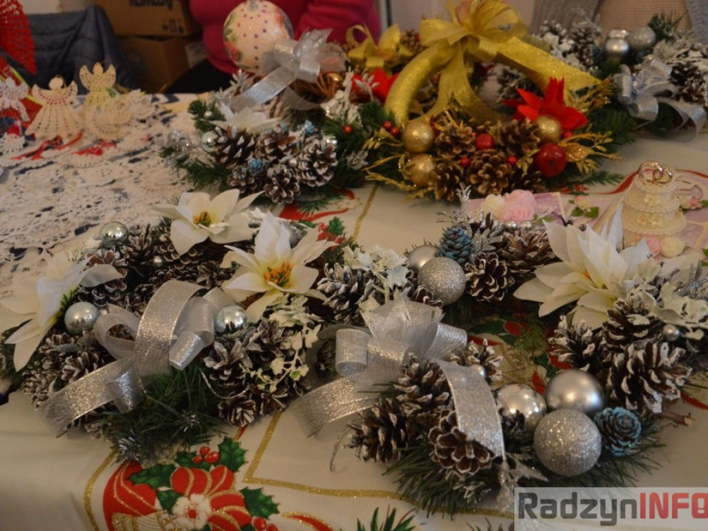 Świąteczny kiermasz rękodzieła w pałacowych wnętrzach