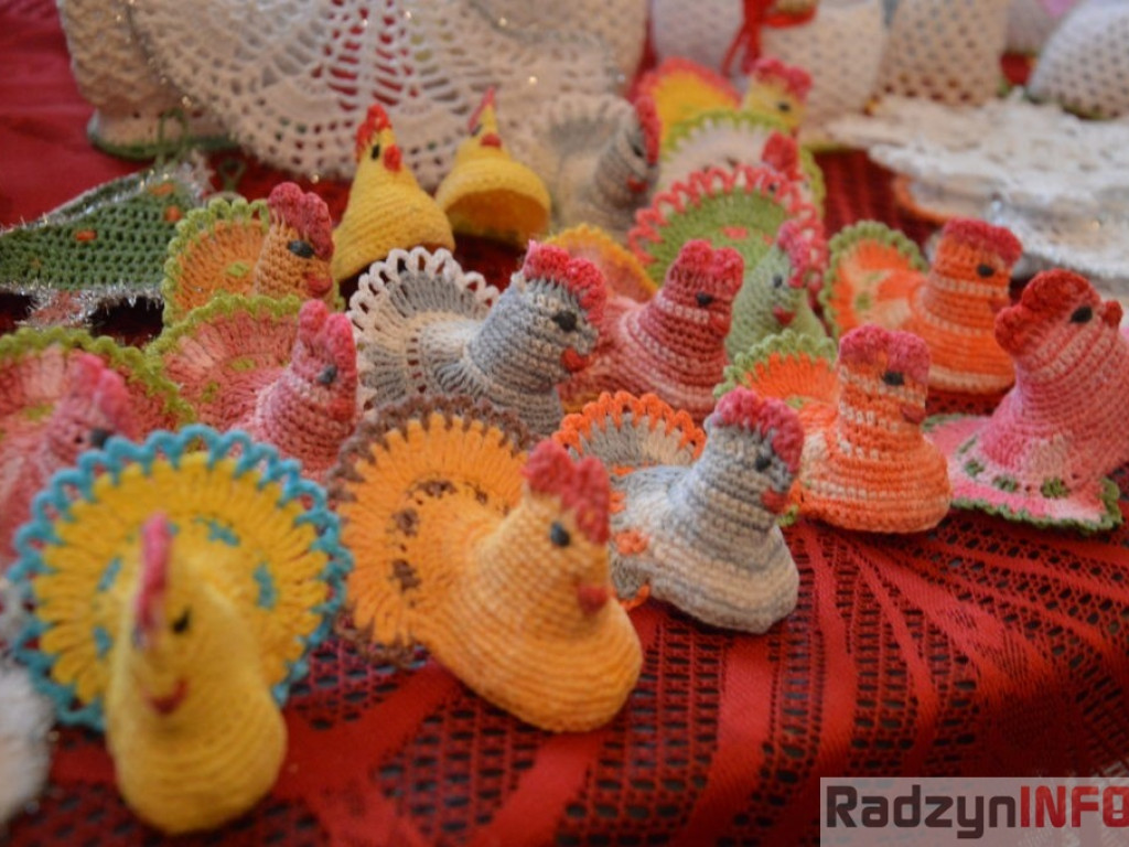 Świąteczny kiermasz rękodzieła w pałacowych wnętrzach