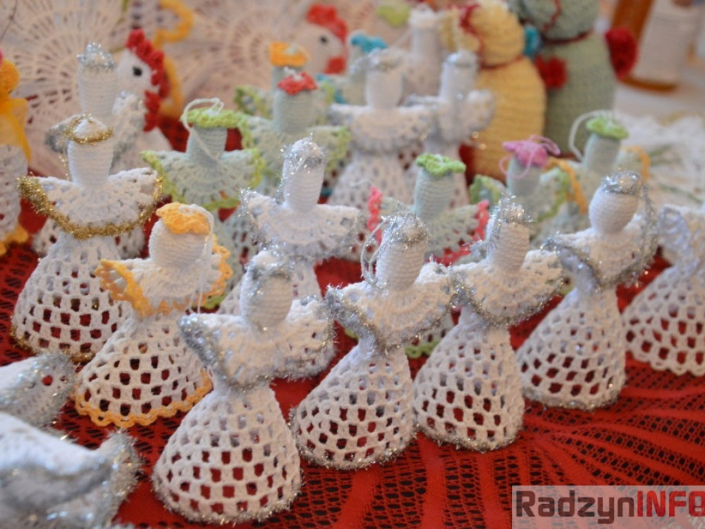 Świąteczny kiermasz rękodzieła w pałacowych wnętrzach