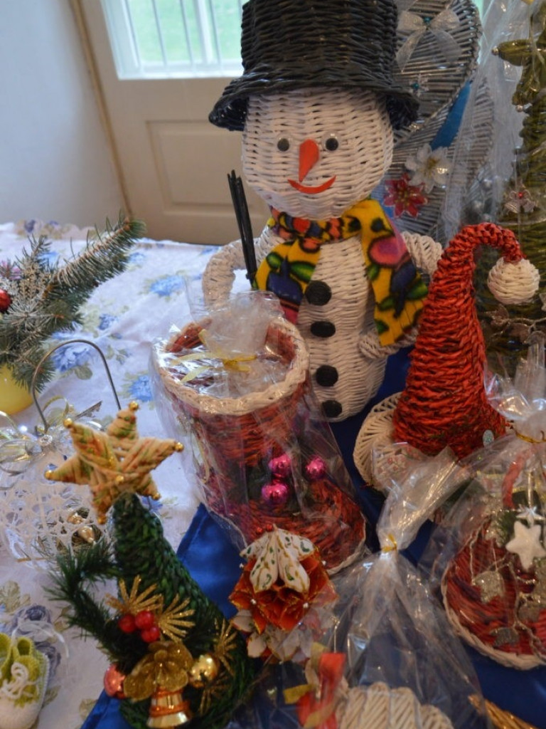 Świąteczny kiermasz rękodzieła w pałacowych wnętrzach