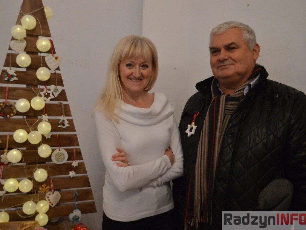 Świąteczny kiermasz rękodzieła w pałacowych wnętrzach