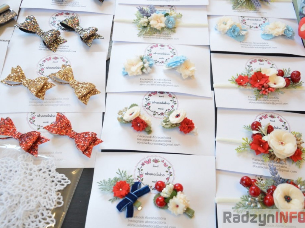 Świąteczny kiermasz rękodzieła w pałacowych wnętrzach