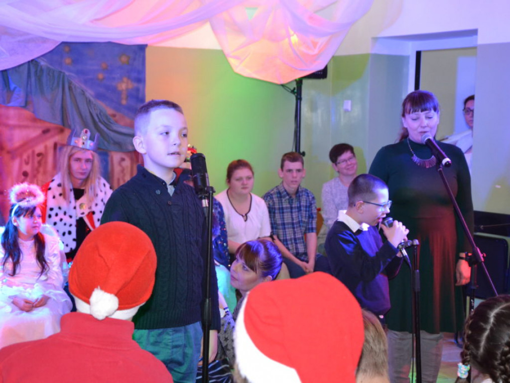 Szkolne kolędowanie w SOSW