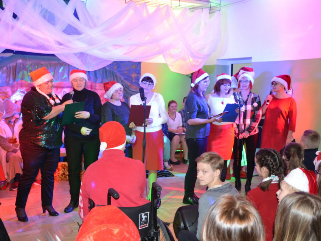 Szkolne kolędowanie w SOSW