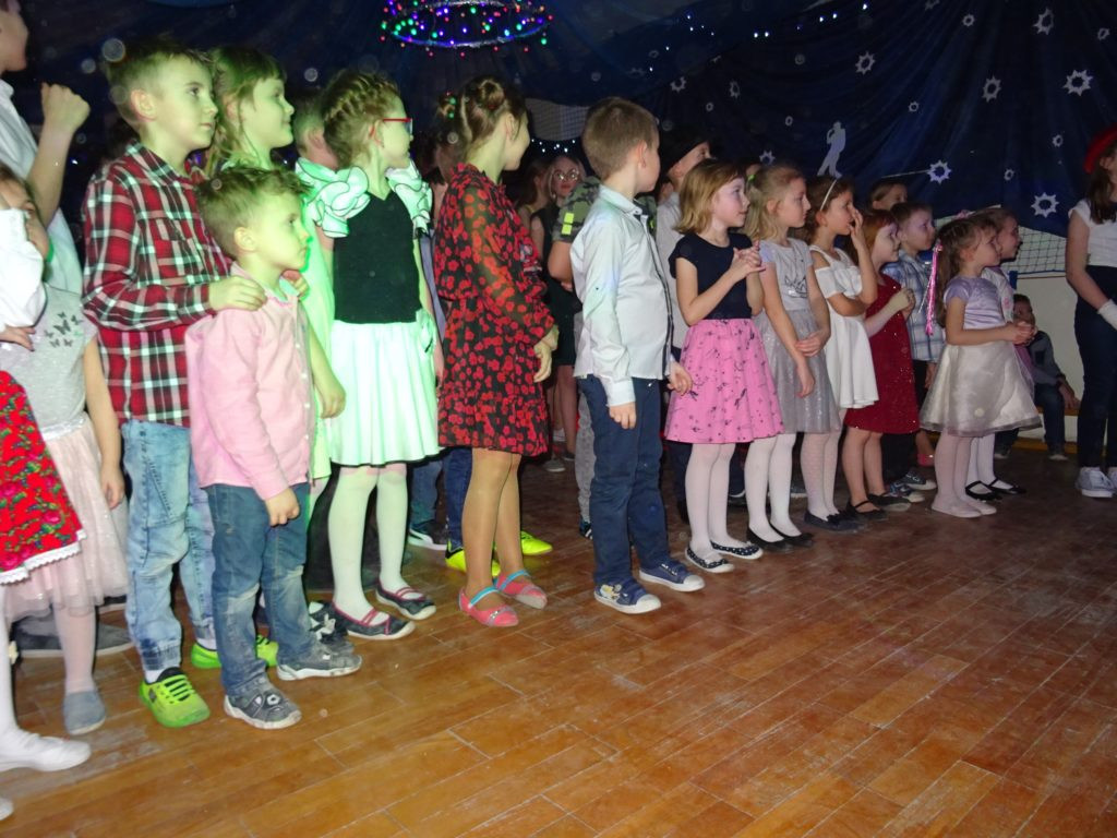 Zabawa karnawałowa w szkole w Zakrzewie