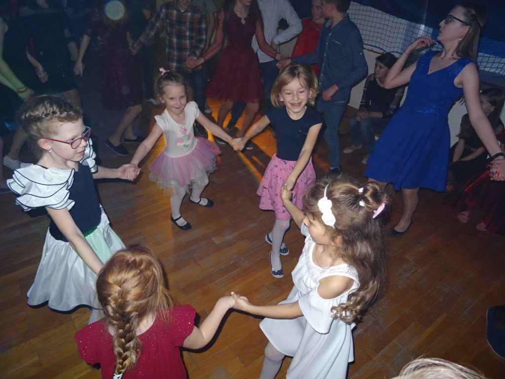 Zabawa karnawałowa w szkole w Zakrzewie